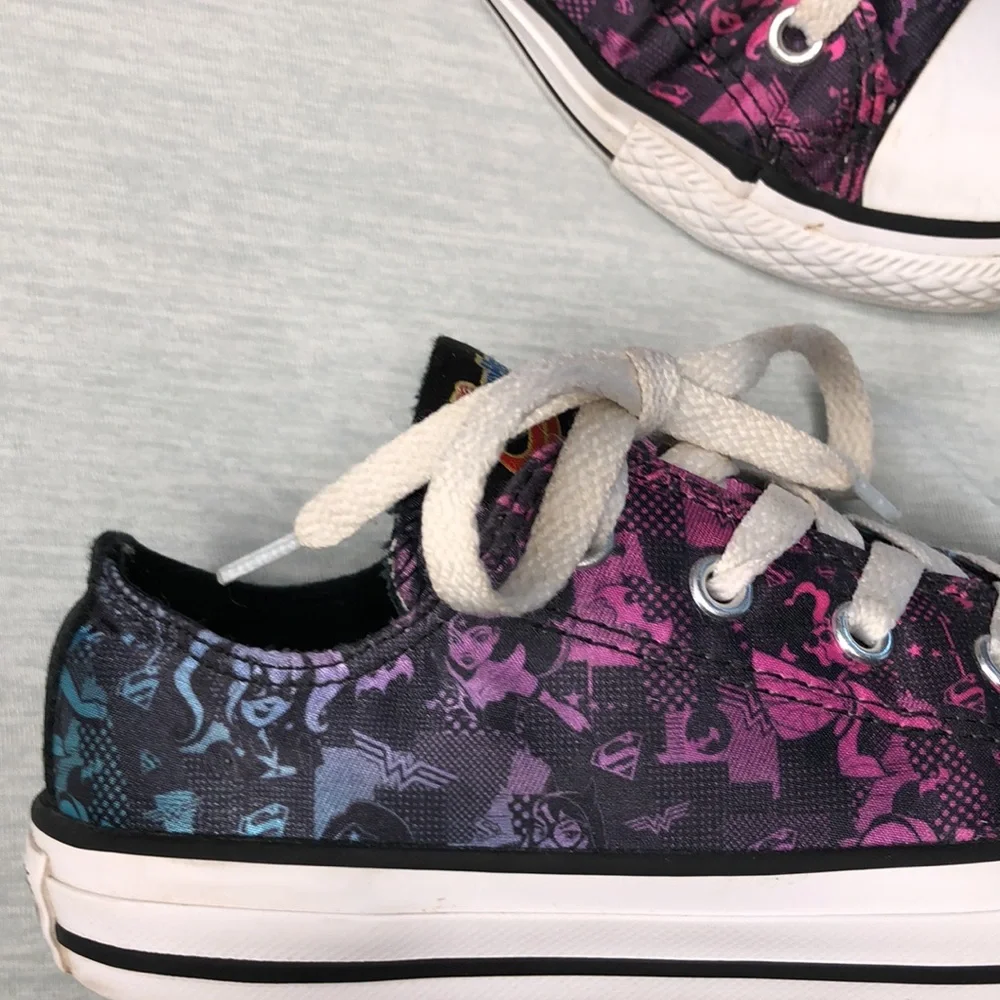 DC Universe Girl converse size 1